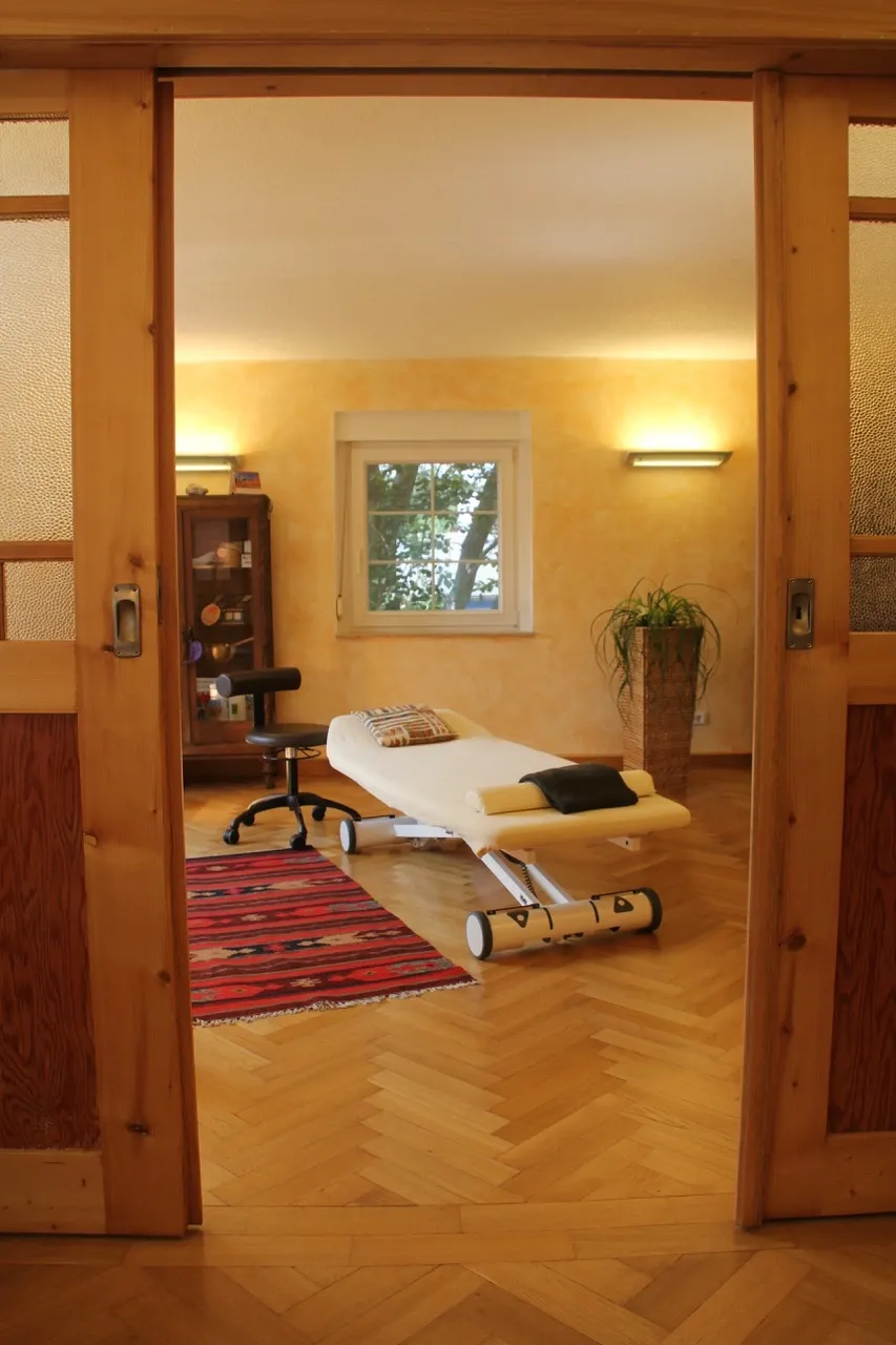 Osteopathie-Behandlungsraum in Mittelsachsen